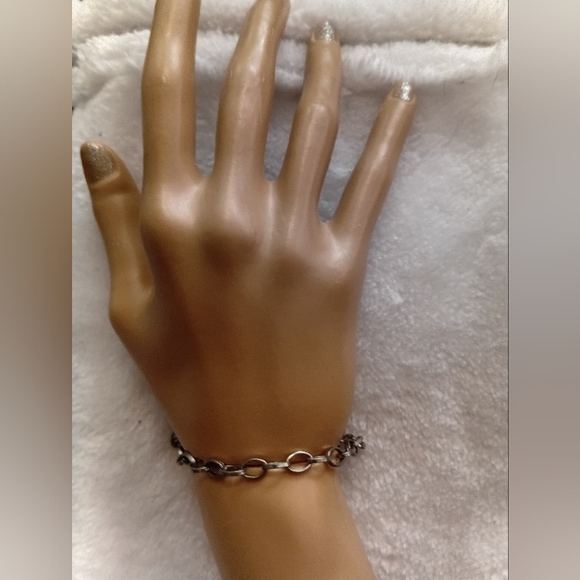 unbranded Jewelry - Elegant Silver Toned Chain Bracelet
